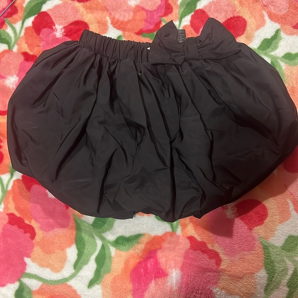 H&M size 7 girls bubble skirt.